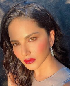 Sunny Leone Instagram - Such a pretty gown! Outfit by @chiselbymr Jewellery by @blingsutra @ascend.rohank Styled by @hitendrakapopara Assisted by @tanyakalraaa Hmu @jeetihairtstylist @kin_vanity