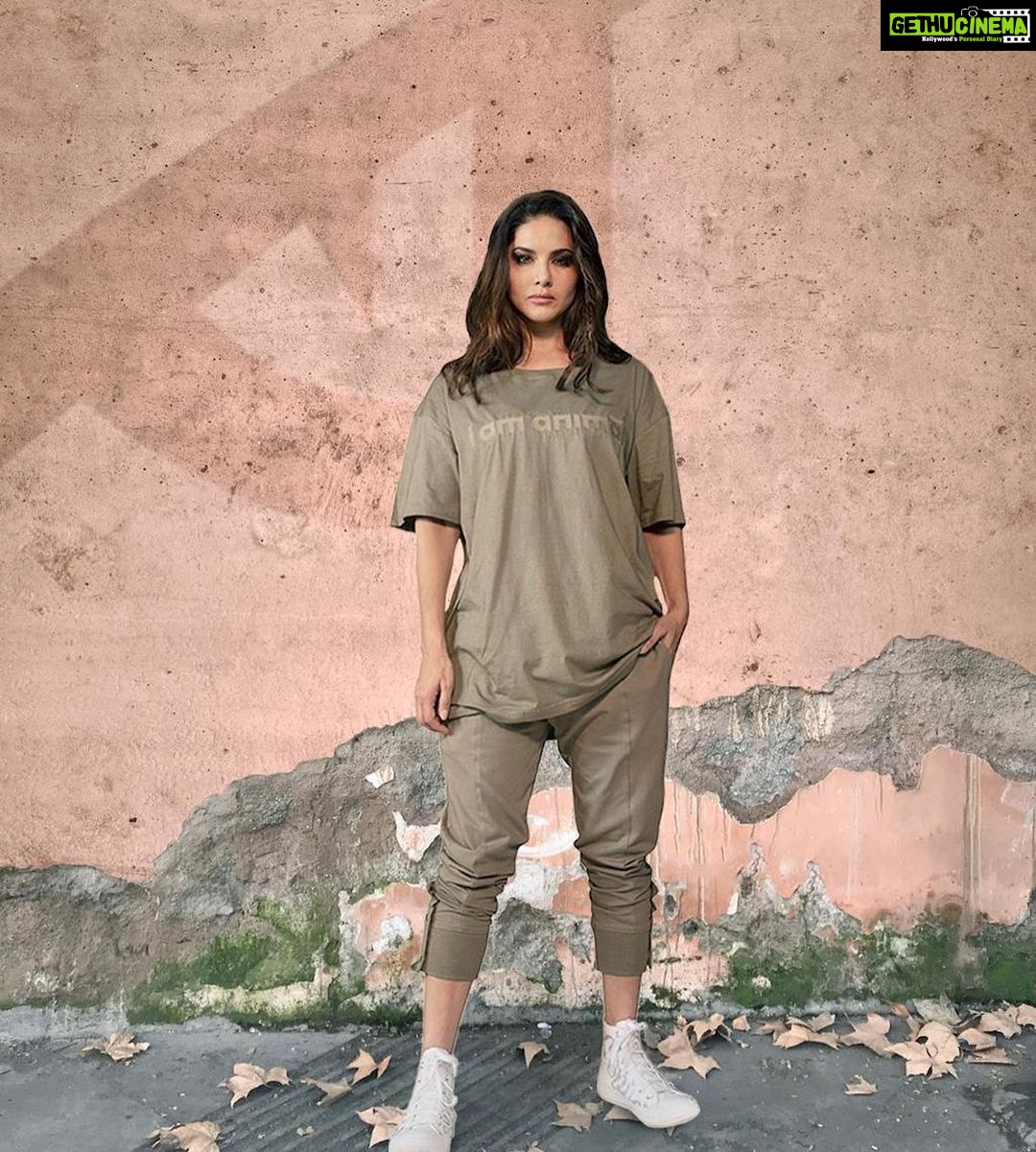 Sunny Leone Instagram - Bring style to the season with an uncompromising  selection of fashion-forward activewear. Created for a new age of  individuals, I Am Animal is a 100% organic and consciously-crafted