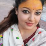 Tanushree Dutta Instagram – Today was an adventurous day!! But finally did make it to Mahakaal darshan..Freak accident on my way to temple…brake fail crash.. . Got away with just a few stitches…Jai Shree Mahakaal!