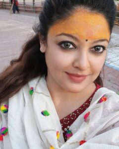 Tanushree Dutta Instagram - Today was an adventurous day!! But finally did make it to Mahakaal darshan..Freak accident on my way to temple...brake fail crash.. . Got away with just a few stitches...Jai Shree Mahakaal!