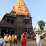 Tanushree Dutta Instagram - Look what one tiny brush with death can do!! Sadhvi look suits me...First time staying over at Ujjain..chilling like a local..Feeling at home. Going to temples everyday, praying & meditating right at one of the hotbeds of Hindu spirituality...I'm like a kid in a candy shop lol...This is a dream come true!! Aaj subah khayal aaya ki ab toh main yahan se siddh hokar hi nikloongi..Film narrations yahan aakar do mujhe...Project meetings bhi yahi karo...if possible shoot bhi yahin..He he😋🤭😍 I'm staying put with the King of Ujjain...till I get the command to leave!