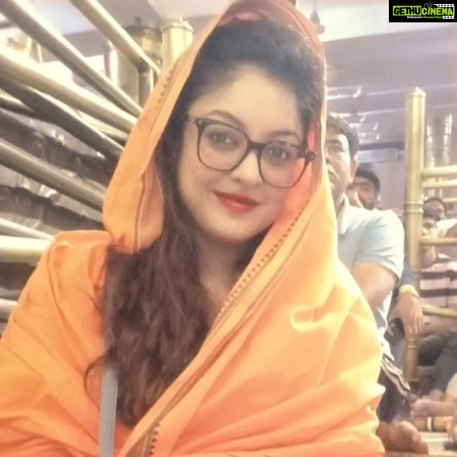 Tanushree Dutta Instagram - Look what one tiny brush with death can do!! Sadhvi look suits me...First time staying over at Ujjain..chilling like a local..Feeling at home. Going to temples everyday, praying & meditating right at one of the hotbeds of Hindu spirituality...I'm like a kid in a candy shop lol...This is a dream come true!! Aaj subah khayal aaya ki ab toh main yahan se siddh hokar hi nikloongi..Film narrations yahan aakar do mujhe...Project meetings bhi yahi karo...if possible shoot bhi yahin..He he😋🤭😍 I'm staying put with the King of Ujjain...till I get the command to leave!