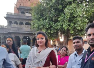 Tanushree Dutta Instagram - Today was an adventurous day!! But finally did make it to Mahakaal darshan..Freak accident on my way to temple...brake fail crash.. . Got away with just a few stitches...Jai Shree Mahakaal!