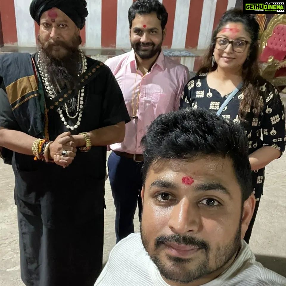 Tanushree Dutta Instagram - Tonights Ujjain temple visits...Kaal Bhairav, Baglamukhi & another very powerfull Bhairavnath temple at midnight..All next to cremation grounds & rivers.. ...I felt so peacefull & awesome that I literally wanted to go to sleep in that spooky veerana & sunsaan place! It's well known here that all kinds of things, spirits & stuff roam at these places but It's not bothering me at all...I felt so at home & at ease that I might go alone someday to do some deep/ sleep meditation through the night!! Only issue is mosquitos...too many mosquitos.