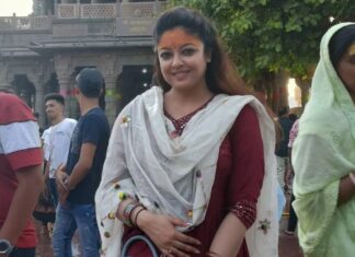 Tanushree Dutta Instagram - Today was an adventurous day!! But finally did make it to Mahakaal darshan..Freak accident on my way to temple...brake fail crash.. . Got away with just a few stitches...Jai Shree Mahakaal!