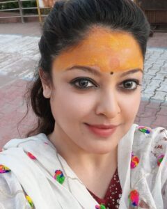Tanushree Dutta Instagram - Today was an adventurous day!! But finally did make it to Mahakaal darshan..Freak accident on my way to temple...brake fail crash.. . Got away with just a few stitches...Jai Shree Mahakaal!