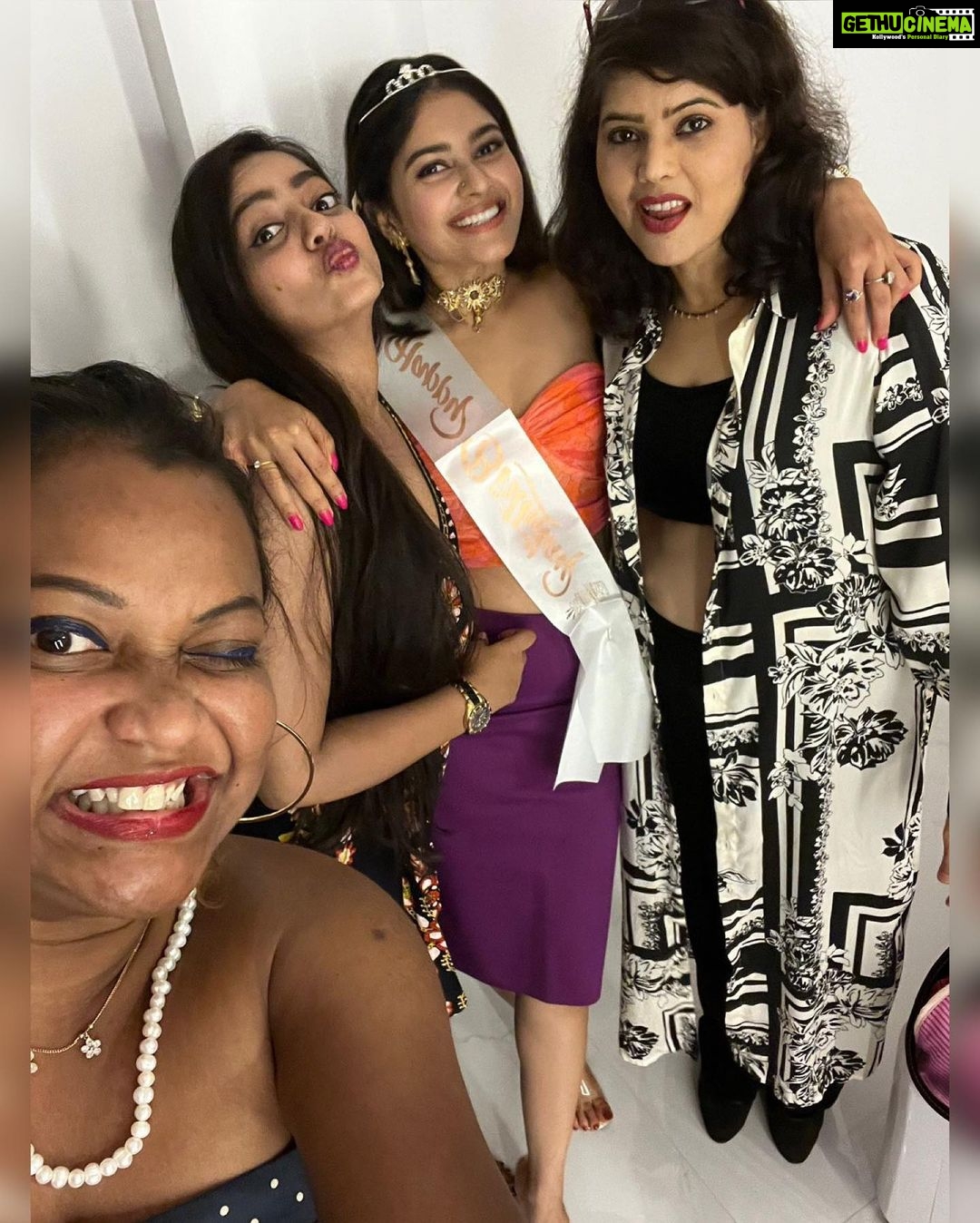 Vaibhavi Shandilya - 13.1K Likes - Most Liked Instagram Photos