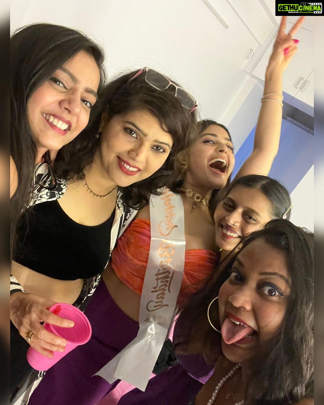 Vaibhavi Shandilya - 13.1K Likes - Most Liked Instagram Photos