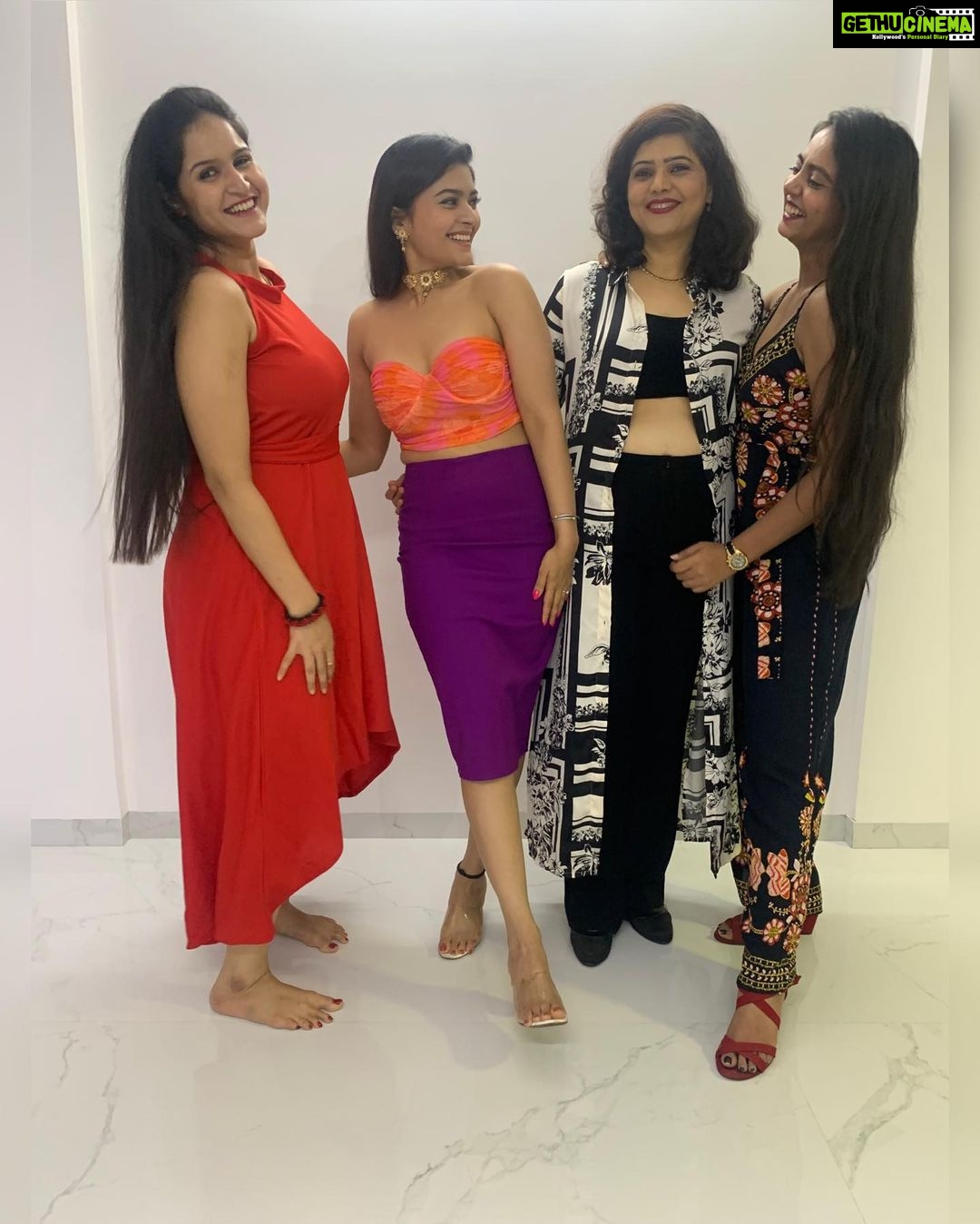 Vaibhavi Shandilya - 13.1K Likes - Most Liked Instagram Photos