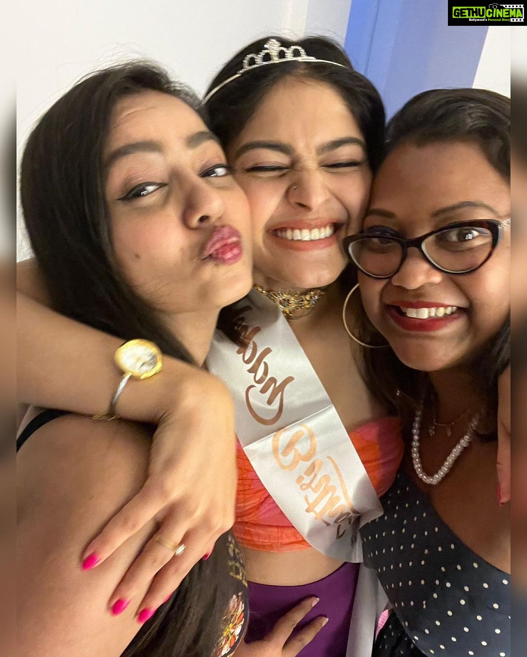 Vaibhavi Shandilya - 13.1K Likes - Most Liked Instagram Photos