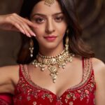 Vedhika Instagram - 🍎 Jewels💎 @gehnajewellers1 📸 @dieppj Hair @hairmakeupjosephinec Assistant Flora