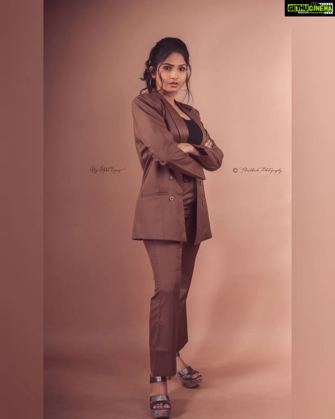 Venba Instagram - 🤎🥰 ...... 📷 : @flashbaack_photo Mua : @makeoverbyharinii Hair : @make_over_by_mega Outfit : @haja_abdul_nawaz Studio : @fox8studio #love #cute #instalike #instamood #followforfollowback #followme #viral #pinterest #love #style #swag #heroine #cool #tamilcinema #chennai #instagram #likeforlike #likeforfollow #smart #smile