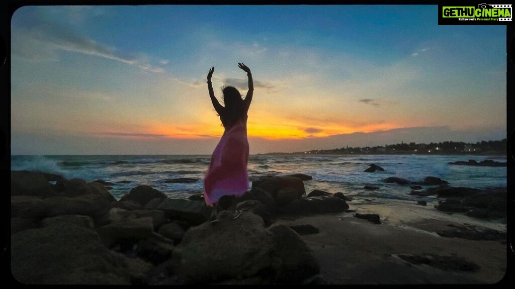 Vidhya Instagram - Beautiful sunset at the southernmost point of the Indian mainland located at the confluence of the Bay of Bengal, the Arabian Sea and the Indian Ocean🧡 📸 @imichael.1