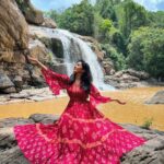 Vidhya Instagram - In tune with nature..quiet and still..love and joy🤍 #semfioraa 📸 @imichael.1 @drsri23 @sridhar.sridevi @venkateswaranpazhani @suluhairstylist @vasanth_daniel_osbern_ @mromeymaliakkal