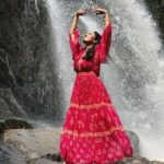 Vidhya Instagram - In tune with nature..quiet and still..love and joy🤍 #semfioraa 📸 @imichael.1 @drsri23 @sridhar.sridevi @venkateswaranpazhani @suluhairstylist @vasanth_daniel_osbern_ @mromeymaliakkal