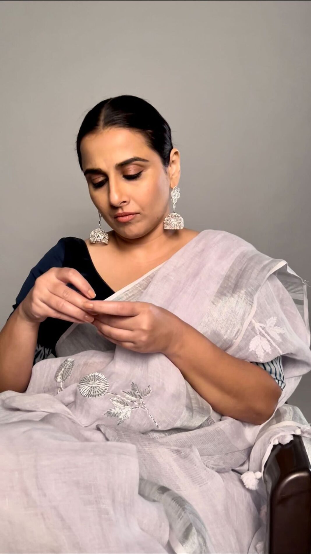 Vidya Balan Instagram - When someone says they enjoy green tea more than desi chai 😖 Hair - @bhosleshalaka Makeup - @harshjariwala158 Styling - @who_wore_what_when Saree - @sivithebespokeboutique