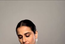 Vidya Balan Instagram - When someone says they enjoy green tea more than desi chai 😖 Hair - @bhosleshalaka Makeup - @harshjariwala158 Styling - @who_wore_what_when Saree - @sivithebespokeboutique