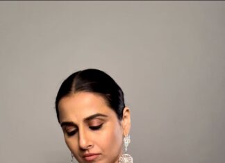 Vidya Balan Instagram - When someone says they enjoy green tea more than desi chai 😖 Hair - @bhosleshalaka Makeup - @harshjariwala158 Styling - @who_wore_what_when Saree - @sivithebespokeboutique