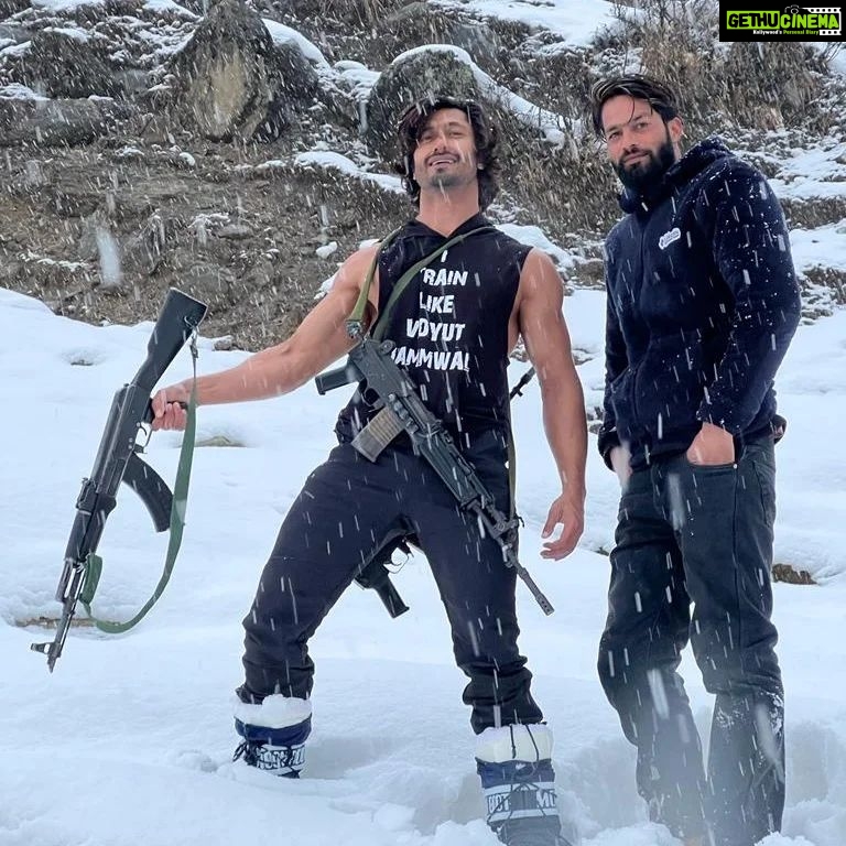 Vidyut Jammwal Instagram - High altitude training….. #iTrainLikeVidyutJammwal #MartialArts #HighAltitude