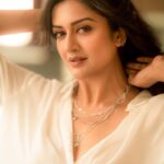 Vimala Raman Instagram – “In a world full of trends, I want to remain a classic” – Iman !! 😎
And magic happens with the best team of talent ever 😘❤️

Artist – Vimala Raman 
Latest Photoshoot
#photographer – @camerasenthil 
#makeup – @makeupibrahim 
#hair – @hairstylists_vijayraghavan 
#assistance @yasinhairstylist 
Shoot Organised by @rrajeshananda 
.
.
.
#latest #picoftheday #shoot #photoshoot #white #simplicity #shootlife #fashion #love #trendit #actor #actress #vimalaraman #lifeisgood