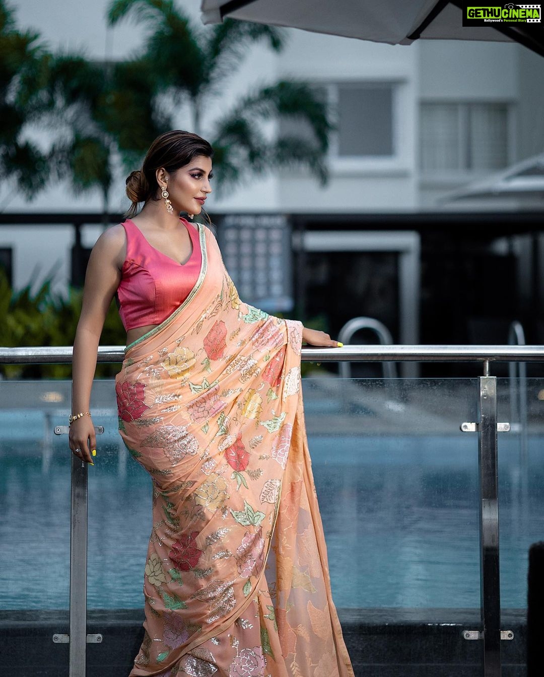 Yaashika Aanand Instagram - When youโre full of love ๐ It confuses people who are full of shit. ๐ธ @crackjackphotography ๐ @pavihairandmakeup Styling @paviiiee_08 Wearing @suhanyalingamdesign Jewellery @konikajewellery #swipeleft #explore