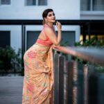 Yaashika Aanand Instagram - When you’re full of love 💕 It confuses people who are full of shit. 📸 @crackjackphotography 💄 @pavihairandmakeup Styling @paviiiee_08 Wearing @suhanyalingamdesign Jewellery @konikajewellery #swipeleft #explore