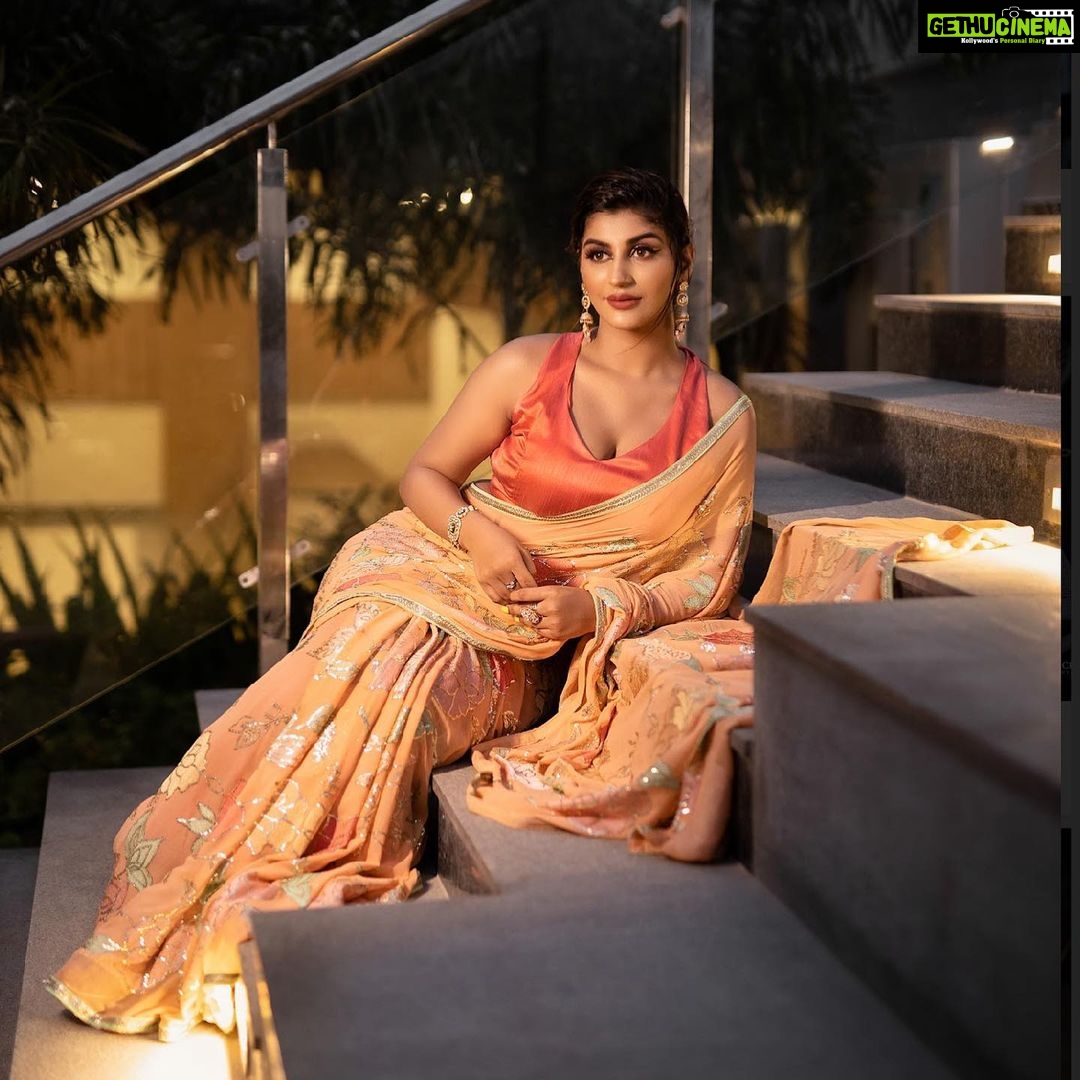 Yaashika Aanand Instagram - 1 or 2 ? 🥰 📸 @crackjackphotography 💄 @pavihairandmakeup Styling @paviiiee_08 👗 @suhanyalingamdesign 💍 @konikajewellery
