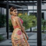 Yaashika Aanand Instagram - 1 or 2 ? 🥰 📸 @crackjackphotography 💄 @pavihairandmakeup Styling @paviiiee_08 👗 @suhanyalingamdesign 💍 @konikajewellery