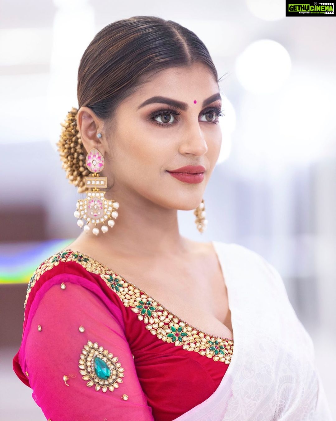 Yaashika Aanand Instagram - Good evening 🥰 . Mua @pavihairandmakeup Saree @lakshana_designer_studio Camera @kgsselvam
