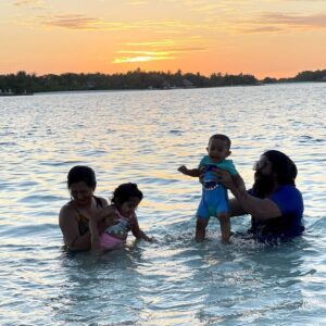 Yash Instagram - Water and sand never gave me so much fun, like it did with these tiny tots!!

@travelwithjourneylabel
@conrad_maldives

#travelwithjourneylabel
#conradmaldives
#journeylabel
#stayinspired
#themuraka
#youarespecial