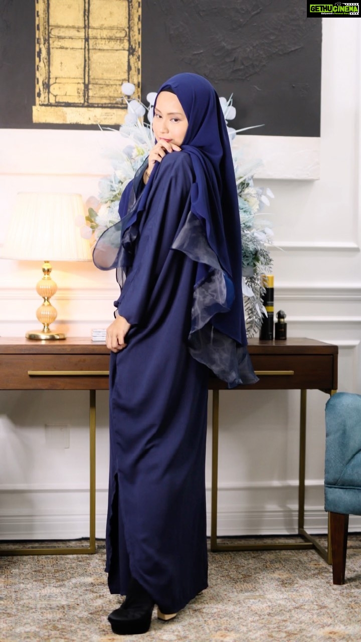Aaron Aziz Instagram - Assalamualaikum ladies!❤️ Don’t forget to come and meet us at Twilight Flea & Feast event Suntec Singapore, Hall 403&404 on this Friday till Sunday! Get our bestselling items for your Umrah essentials and also your daily wear: -Serene✅ -Lycra Telekung Dress ✅ -Khimar Organza ✅ -Lush Pleats ✅ -Lush Chiffon ✅ -Scarf Inners ✅ *Watch out for our Clearance Sale from SGD15!* And Danish will be coming on Sunday 2PM with his books, InsyaAllah❤️ • BOOTH B03 See you soon!!