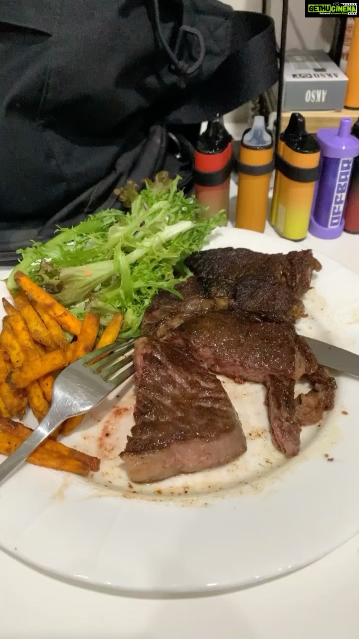 Aaron Aziz Instagram - Thank you Kakak @dwiarianaaaron for the succulent steak. Mcm mana pun #AksoGT3500 #AksoGTAAseries #OffBar @officialaksomalaysia @vng_distro #thevapedon