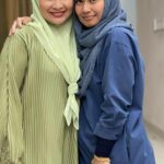 Aaron Aziz Instagram - Alhamdulilah one night in JB is definitely not enough!! I was so excited when I was told that my hubby has to make appearances for his oud @aaronaziztheoud.hq in Aeon JB. I grew up having short hols in JB. But why I’m so excited is because I’ll be reuniting with my special partner in JB! @sue.ahmaddd Miss her alot! We used to merayap in JB when Hubby was promoting Drive M7. MasyaAllah so happy to meet even though sekejap! Thank you babes and Datuk Ahmad and family for always welcoming us. Rindu terubat! I pray that our friendship akan berkekalan. Far in sight, but near in my heart.. ❤️ Alhamdulilah also managed to see my dearest aunty @habsahabd and cousins @sofiee.eee @eenzonda after 2-3 years tak jumpa! Miss u Aunty. Rushed back to KL cause hubby has night shoots! What a pleasant trip! Thank you Allah for this nikmat! Alhamdulilah Don’t forget to get Al bayt the home fragrance as well as Sabr and Jameela. These are all good quality Ouds at affordable prices! ❤️
