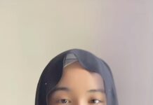 Aaron Aziz Instagram - Nasib Baik pat perkataan tak sopan dia tak lip sync kalau tak Memang dah kena hempuk dgn Daddy kesayangaan dia….but my sunshine @dwiarianaaaron nailed that swag. @wearehombremy @officialaksomalaysia #AksoGT3500 #AksoAAseries #TheVapeDon #Bali #aaronazizfamily #aaronaziz