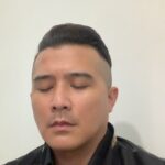 Aaron Aziz Instagram - Before and after make up. Muka dah gelap sikit Sebab baru balik Bali & back to work. And of course tak boleh berpisah #AksoGTAAseries dan #AksoGT3500 @officialaksomalaysia #TheVapeDon is back.