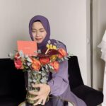 Aaron Aziz Instagram - Alhamdulilah A productive day for me will look like this. Office work, photoshoots, exercise and finally lepak like Sabreeee my lovely cat! Launched my new colours for Serene! Please do check it out. Shawl attached making dressing up so hassle free.. Great for Umrah and Hajj. White and black available too! Insya Allah @diyanahalikcom www.diyanahalik.com www.diyanahalik.sg