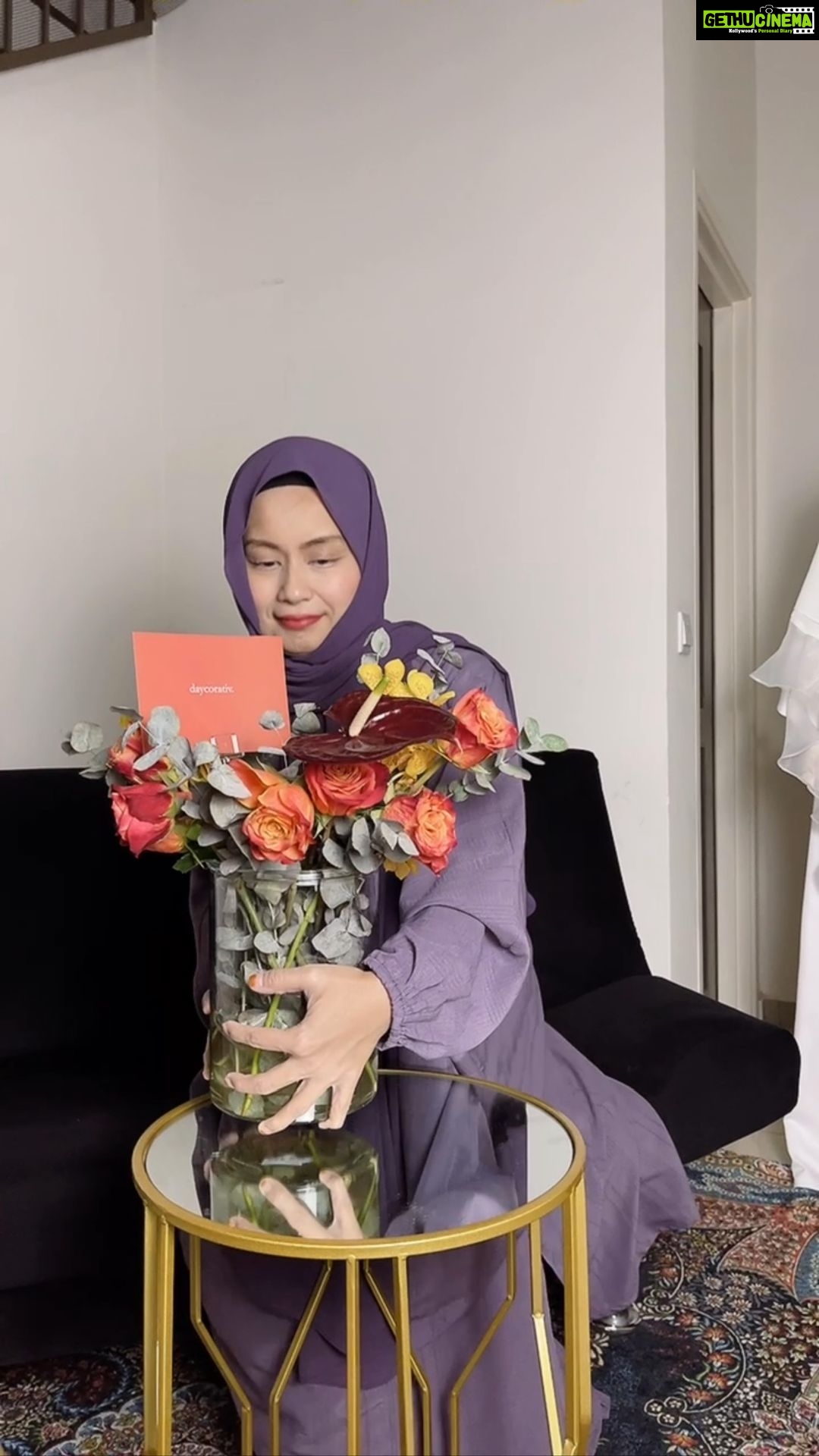 Aaron Aziz Instagram - Alhamdulilah A productive day for me will look like this. Office work, photoshoots, exercise and finally lepak like Sabreeee my lovely cat! Launched my new colours for Serene! Please do check it out. Shawl attached making dressing up so hassle free.. Great for Umrah and Hajj. White and black available too! Insya Allah @diyanahalikcom www.diyanahalik.com www.diyanahalik.sg