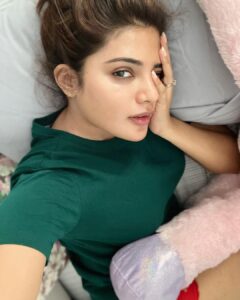 Aathmika Instagram - Me procrastinating workout with my different mood swings!!! Should I go?? 🙅🏻‍♀️🤷🏻‍♀️🏋🏾‍♀️