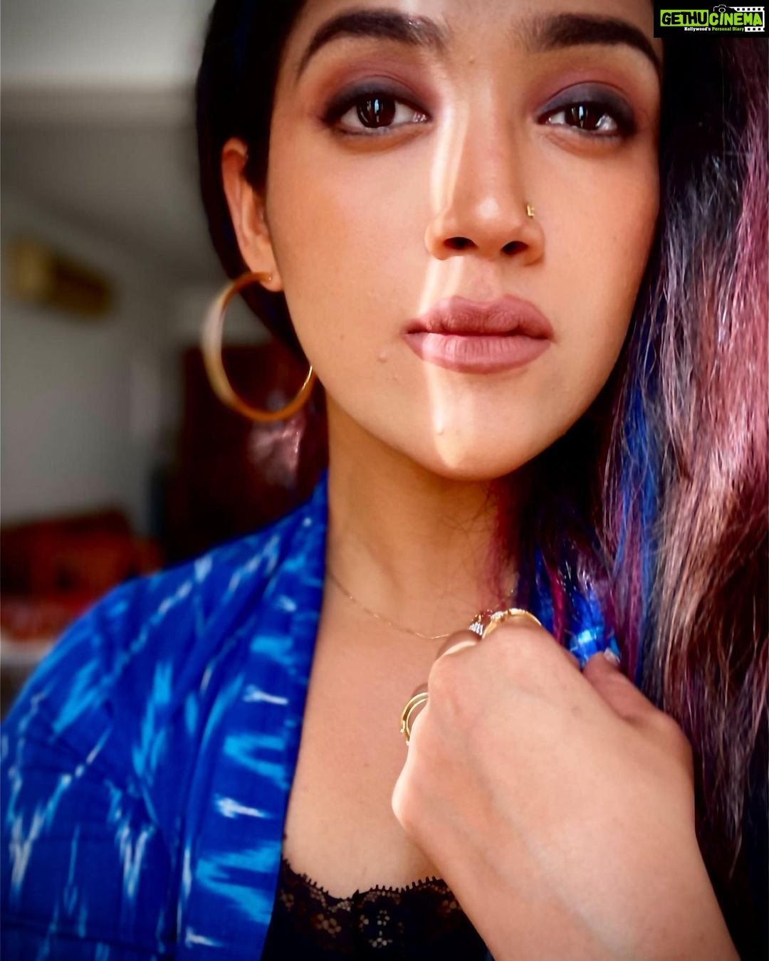Abhirami Suresh Instagram - For beautiful eyes, look for the good in others; for beautiful lips, speak only words of kindness; and for poise, walk with the knowledge that you are never alone.” — Audrey Hepburn #poise #love #explorepage✨ #explore #portrait #portraitgram #abhiramisuresh #liveloveliberate