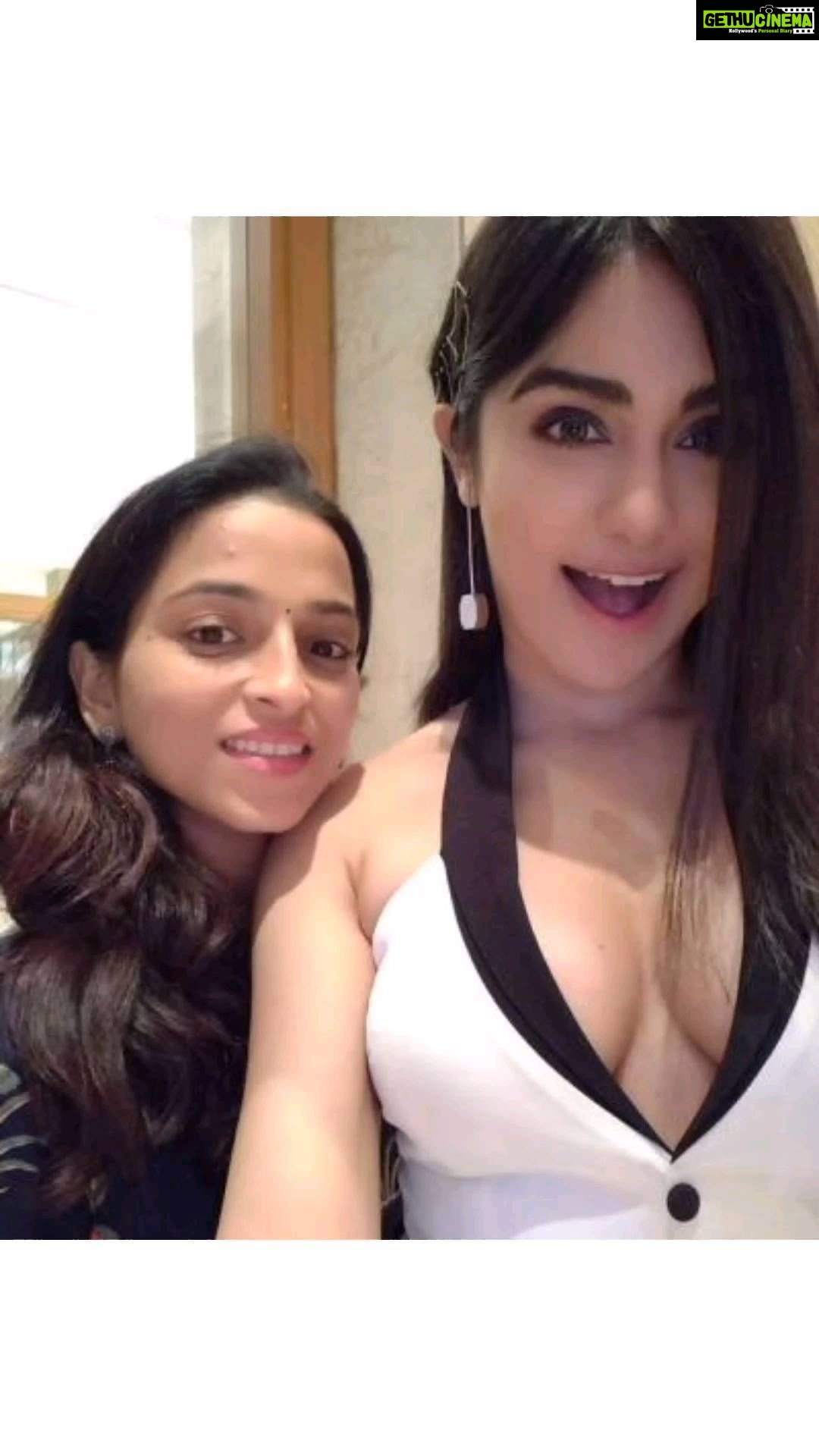 Adah Sharma Instagram - Hass ke Rona ya Ro ke Hasna π₯²ππ€ͺπ Guess which one this is π Thank u Birthday Girl @snehal_uk for all the Pagalpanti β€πΏπ» πHAPPYYY BIRTHDAYYY SNEHALLL π§ , , , DISCLAIMER : No intoxicating substances, caffine, nicotine was consumed prior to this video ΰ₯€ only 3 bananas worth of fibre , potassium and B6