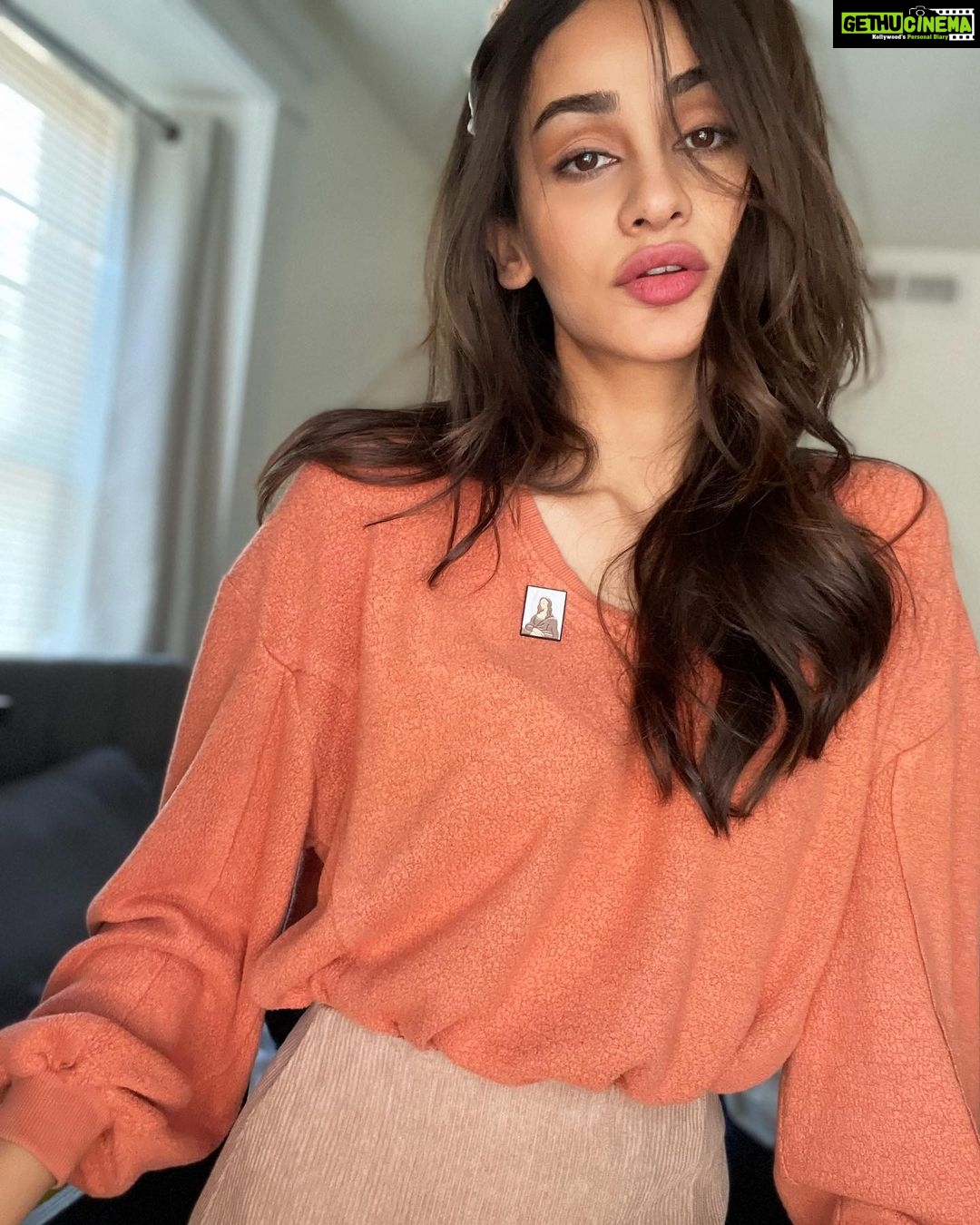 Aditi Arya Instagram - This shirt is wearing a Mona Lisa