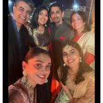 Aditi Rao Hydari Instagram - Wedding bus 🚌 🍟 🍸 🎵