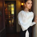 Aditi Rao Hydari Instagram – I wear my heart on my sleeve… 🤍
Still cannes and will… 👑

@vivo_india

Outfit @avarofiglio 
Earrings @diosaparis 
Heels @ysl

@sanamratansi
 @eltonjfernandez
Managed by @ssubberman
Agency @fetch_india
Shot by @rohanshrestha 
#cannes2022 #ARHxCANNES
#mylifeisamovie #vivoatcannes