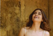 Aditi Sudhir Pohankar Instagram - Just in love with the white ! Ps - this is the last one - promise ! . . . Team AP. 📸 @vaibhav.photograaphy Make up @rekhapillairawat Hair @daksh_hairguru Assistant boy @_rajesh1608 . . . . #aaditipohankar #love #happy #beauty #beautiful #ootd #pic #picoftheday #photo #photoshoot #photooftheday #instagood #instagram #instalike #fashion #fashionista #instafashion #haircolor #white