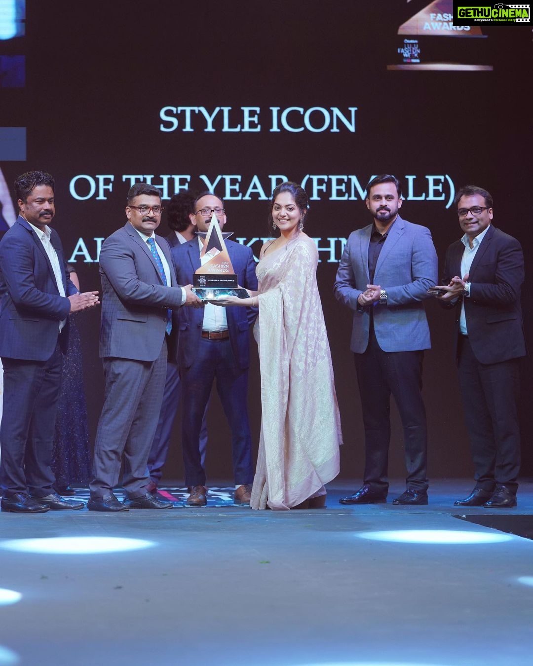 Ahana Kumar Instagram - Style Icon of the Year at Lulu Fashion Week - that sounded nice and felt rather cute. Thankyou for this sweet honour , Lulu Group 🤗✨ Wearing something from my all time favourite @ange.in ✨💫 Images shot by my dearest @steamboxstories 🤍✨ LuLu Mall Kochi