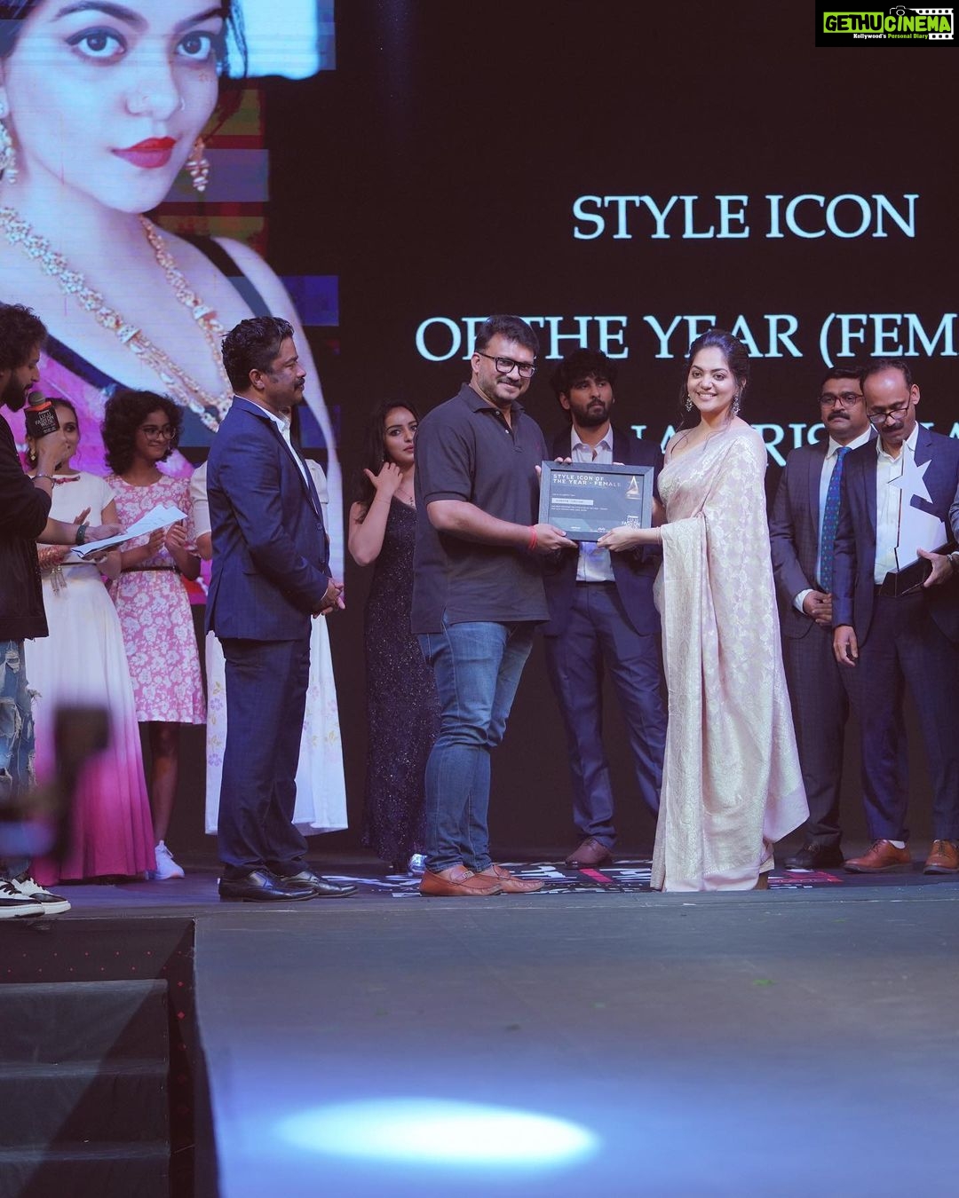 Ahana Kumar Instagram - Style Icon of the Year at Lulu Fashion Week - that sounded nice and felt rather cute. Thankyou for this sweet honour , Lulu Group 🤗✨ Wearing something from my all time favourite @ange.in ✨💫 Images shot by my dearest @steamboxstories 🤍✨ LuLu Mall Kochi