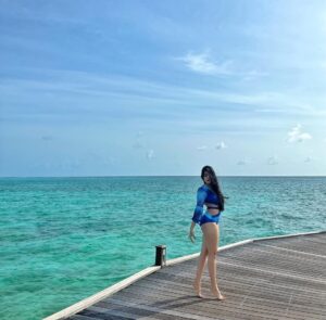 Ahana Kumar Instagram - Came back searching for a piece of my heart I left behind 2 years ago at this Paradise , also known as Maldives 🤍

Thankyou @pickyourtrail for oh so nicely getting me to the ethereal @hideawaybeachmaldives ✨

@linkinrepspvtltd #Pickyourtrail #UnwrapTheWorld #LetsPYT
#hideaway #maldiveshideaway #hideawaybeachmaldives
#myhideaway #LinkinReps #Maldives #vacation

💙✨🤍