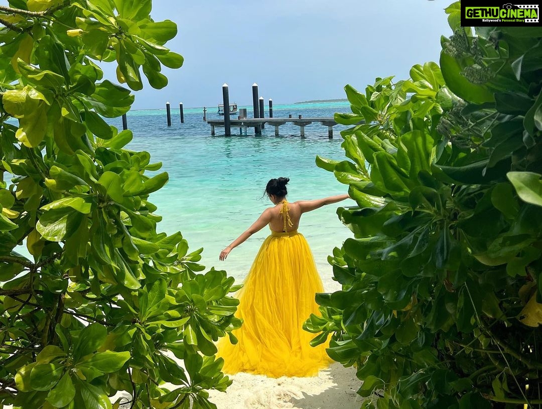 Ahana Kumar Instagram - washed ashore … How beautiful are you .. @hideawaybeachmaldives 🌻 @pickyourtrail 🌸 Wearing @ahamboutique ✨ @linkinrepspvtltd #Pickyourtrail #UnwrapTheWorld #LetsPYT #hideaway #maldiveshideaway #hideawaybeachmaldives #myhideaway #LinkinReps #Maldives #vacation 🦋 Hideaway Beach Resort & Spa Maldives
