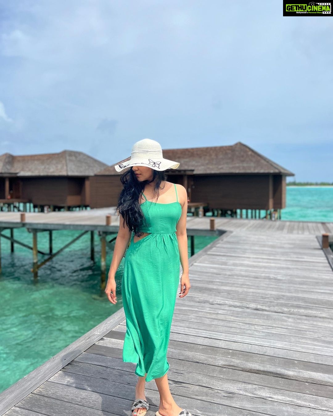Ahana Kumar Instagram - Talk to the Hat π π @pickyourtrail @hideawaybeachmaldives @linkinrepspvtltd π¬ #Pickyourtrail #UnwrapTheWorld #LetsPYT #hideaway #maldiveshideaway #hideawaybeachmaldives #myhideaway #LinkinReps #Maldives #vacation π¦β¨π³ Hideaway Beach Resort & Spa Maldives