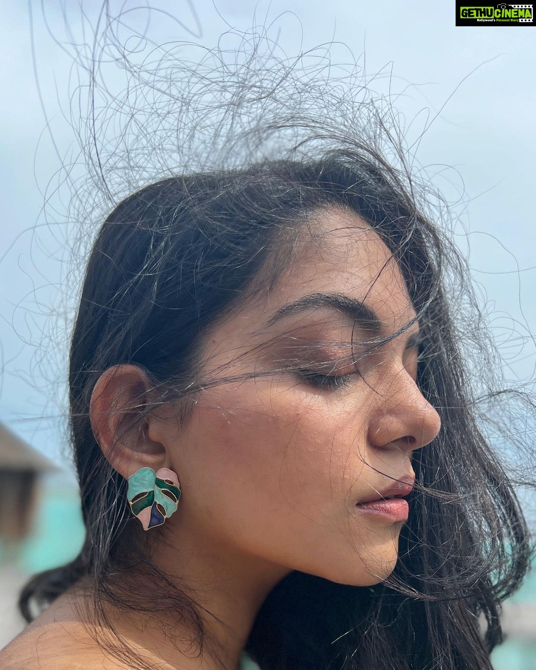 Ahana Kumar Instagram - Talk to the Hat π π @pickyourtrail @hideawaybeachmaldives @linkinrepspvtltd π¬ #Pickyourtrail #UnwrapTheWorld #LetsPYT #hideaway #maldiveshideaway #hideawaybeachmaldives #myhideaway #LinkinReps #Maldives #vacation π¦β¨π³ Hideaway Beach Resort & Spa Maldives